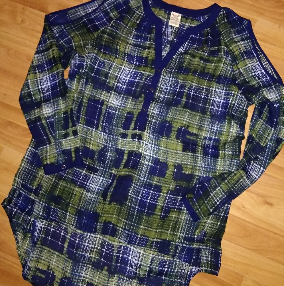 Cold shoulder high low tunic size L